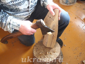 Ручная обработка ножки топором