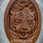 Резное деревянное панно "Тигр Амур"