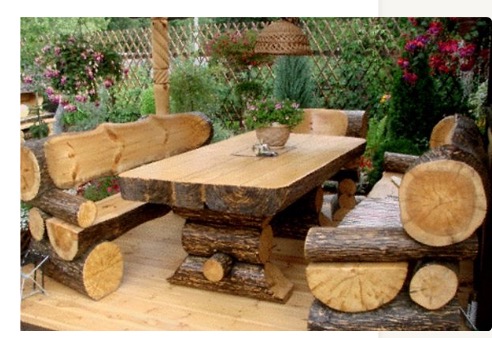 Садовый стол и скамейки из толстого бревна диаметром 300 мм.